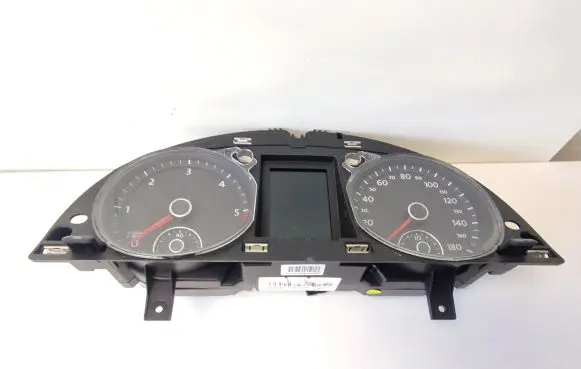 Volkswagen PASSAT CC Speedometer (instrument cluster) 3C8920970H