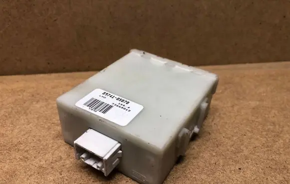 Toyota Avensis T250 Door control unit/module 8974105070