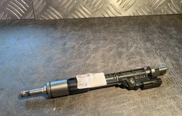 BMW 5 F10 F11 Fuel injector 7639994