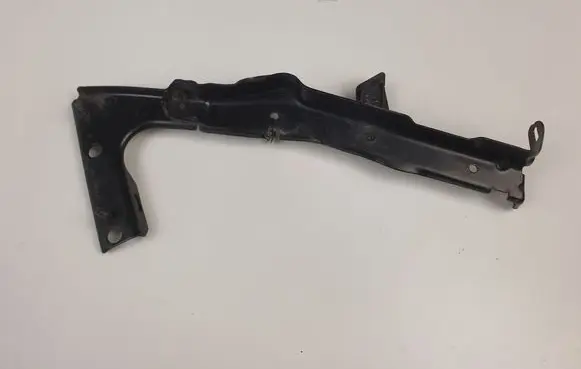 Audi A5 Sportback 8TA Fender mounting bracket 8T0821135G