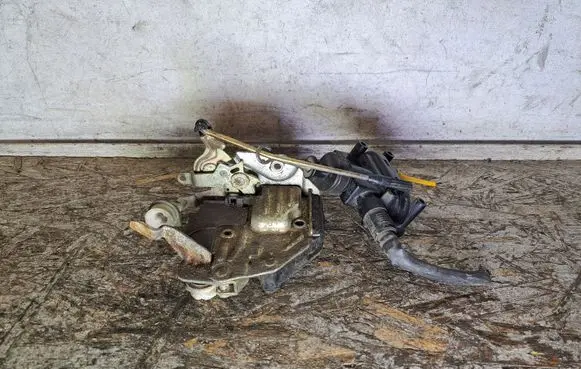 Mercedes-Benz E W124 Front door lock