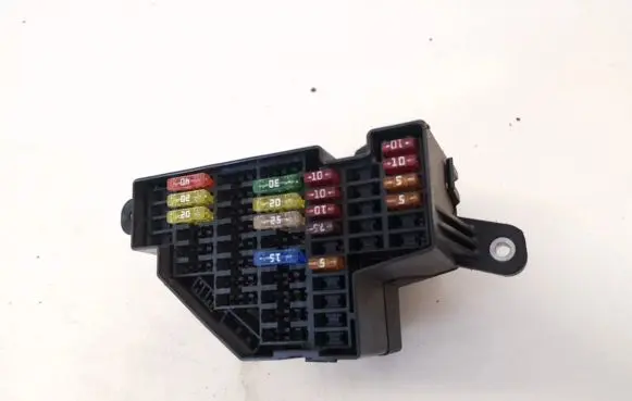 Volkswagen Golf V Fuse box set