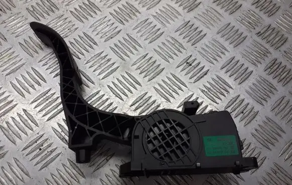 Volkswagen Polo IV 9N3 Accelerator throttle pedal 6Q1721503F