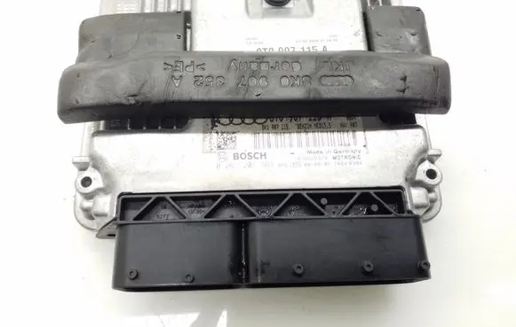 Audi A5 8T 8F Engine control unit/module 8T0907115A 0261201963