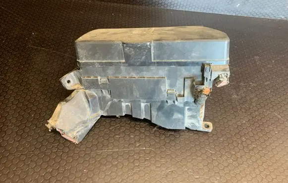 Toyota Avensis T270 Fuse box set 7233R0A1
