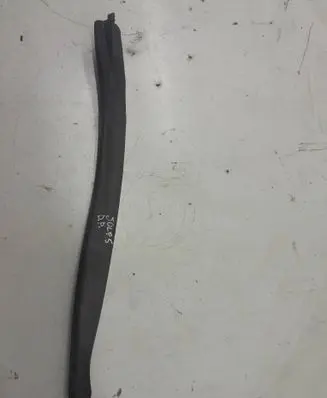 Volkswagen Golf V Front door trim bar 1K5837982D