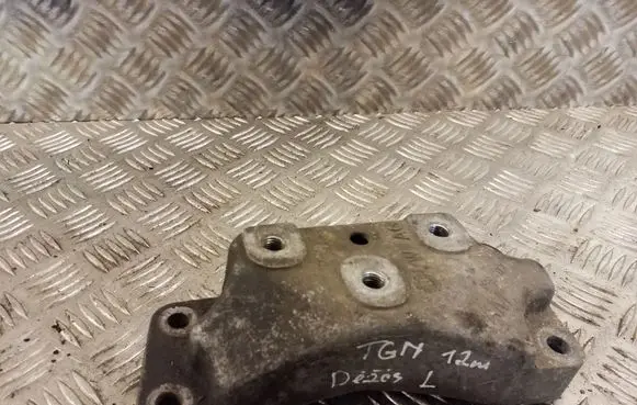 Volkswagen Jetta VI Gearbox mounting bracket 1K0199117