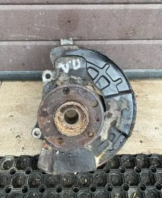 Front wheel hub spindle knuckle