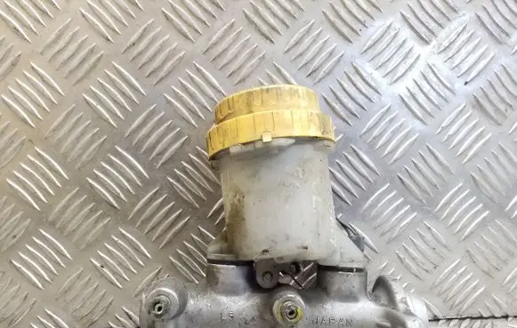 Brake fluid reservoir