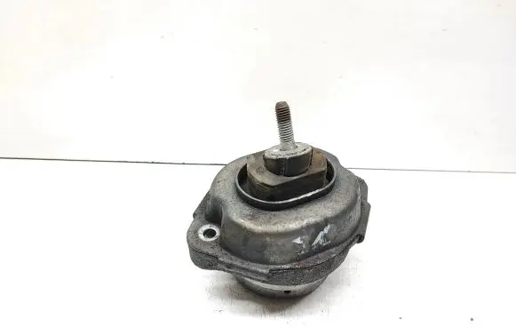 Engine mount bracket