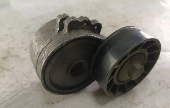 Suzuki Grand Vitara I Alternator belt tensioner 