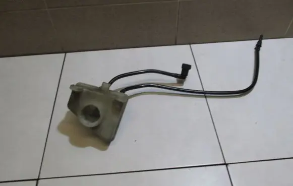 Ford Focus Brake fluid reservoir 98AB2C217AD