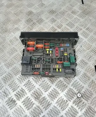 BMW 1 E81 E87 Fuse module 9119446 90233931 106887