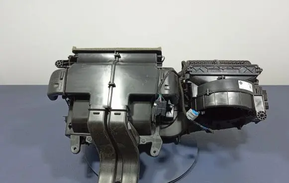Chrysler Pacifica Interior heater climate box assembly 68216209AJ