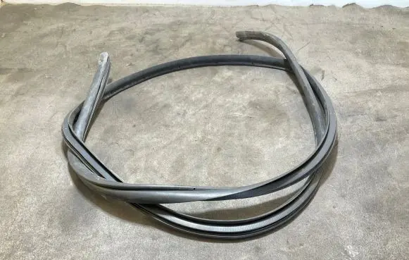 Toyota Hilux (AN10, AN20, AN30) Rear door rubber seal (on body) 