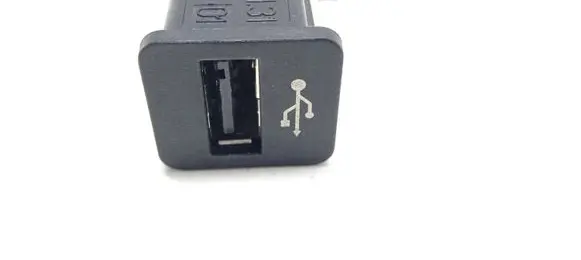 BMW 7 F01 F02 F03 F04 USB socket connector 9167196 BMW6131