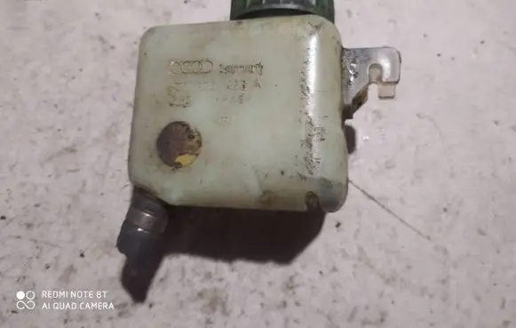 Brake fluid reservoir