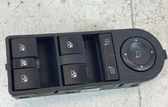 Opel Zafira B Electric window control switch 13228699