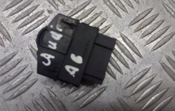 Audi A6 S6 C5 4B Light relay 4B0919094A