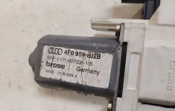 Audi A6 S6 C6 4F Front door window regulator motor 4F0959802B 1101997008105