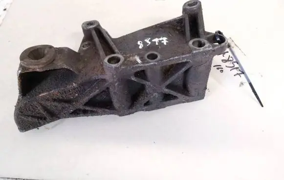 Opel Vivaro Engine mounting bracket 8200281990