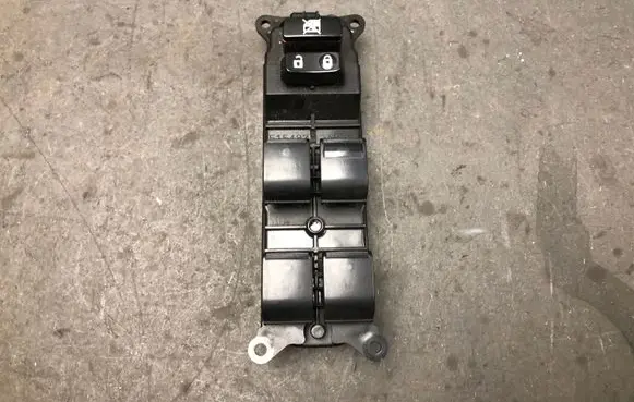 Lexus IS 220D-250-350 Electric window control switch 8404053170