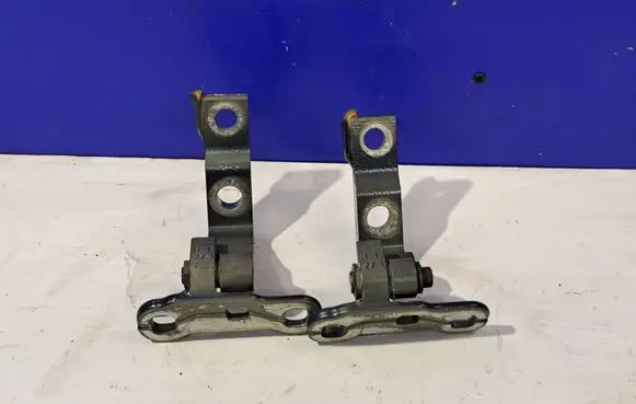 Volvo XC60 Front door upper hinge 31442032