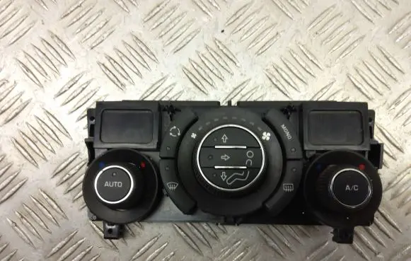 Peugeot RCZ Climate control unit 96718462XT