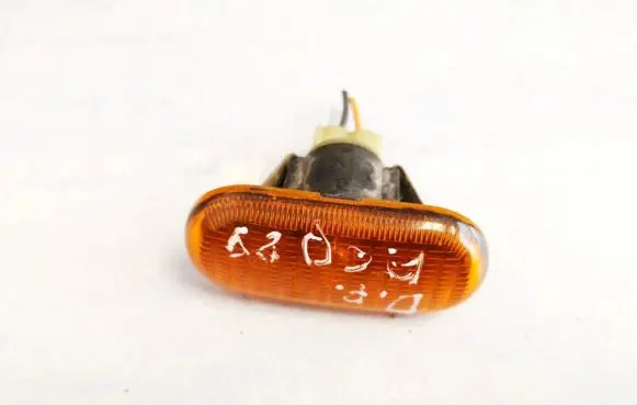 Renault Clio II Front fender indicator light 01994994