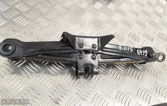 Toyota Prius (XW30) Tool set 