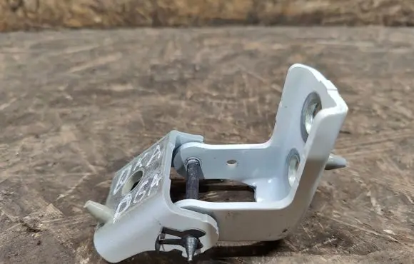 Opel Mokka B Rear door lower hinge 804U1
