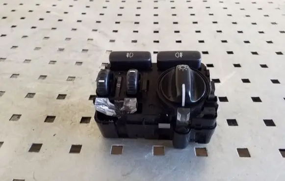 Volvo XC90 Light switch 8685452