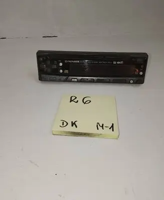 Volkswagen Golf IV Radio/GPS head unit trim DEHP645R