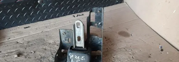 Peugeot 208 I Gearbox mount 9676570880