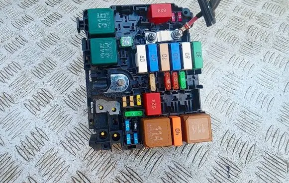 Citroen C4 Cactus Fuse module 9804848480