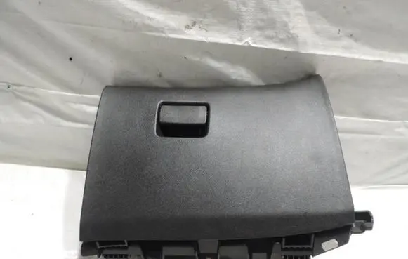 Opel Astra J Glove box