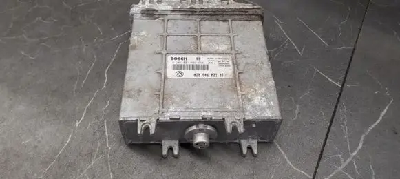 Volkswagen PASSAT B5 Engine control unit/module ECU