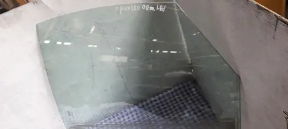 Ford Mondeo MK IV Rear door window glass 520100R43