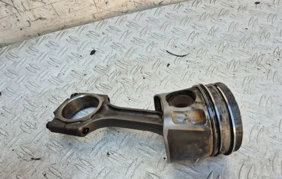 Chevrolet Cruze Piston with connecting rod Z20D C19 20D