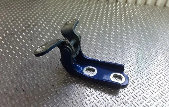 Chevrolet Cruze Rear door lower hinge
