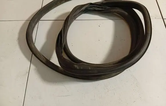 Opel Zafira A Rubber seal front coupe door 