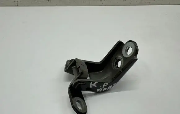 Nissan Qashqai J12 Front door lower hinge 