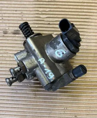 Audi A3 S3 8P Fuel injection high pressure pump 06F025D 06F127025D