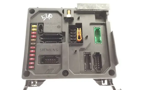 Ford Galaxy Fuse module 7M3962258E S110730100D