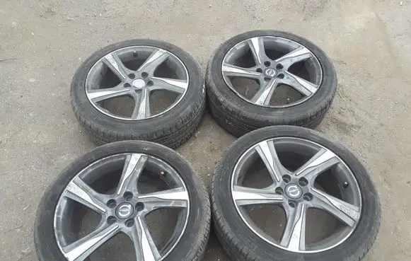 Volvo V40 R17 alloy rim 22545R17