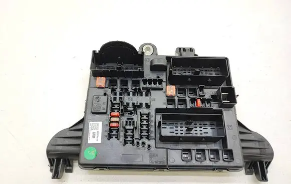 Opel Insignia A Fuse module 22737768