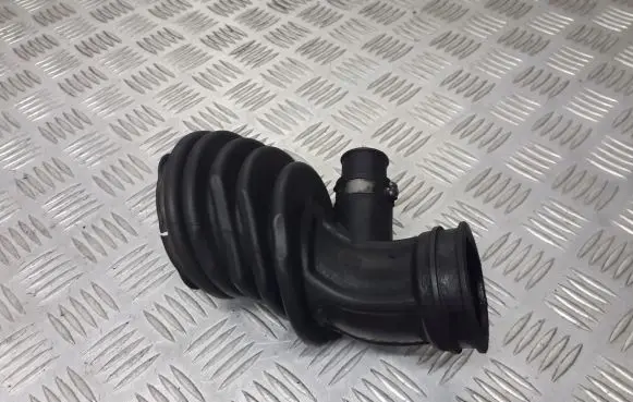 Ford Focus Air intake hose/pipe 72100865