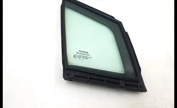 Toyota Avensis T270 Front door vent window glass four-door 6812505010