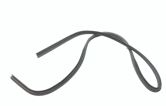 Maserati Quattroporte Front door rubber seal