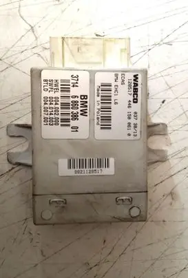 BMW 5 F10 F11 Air suspension control unit module (rear) 686038601